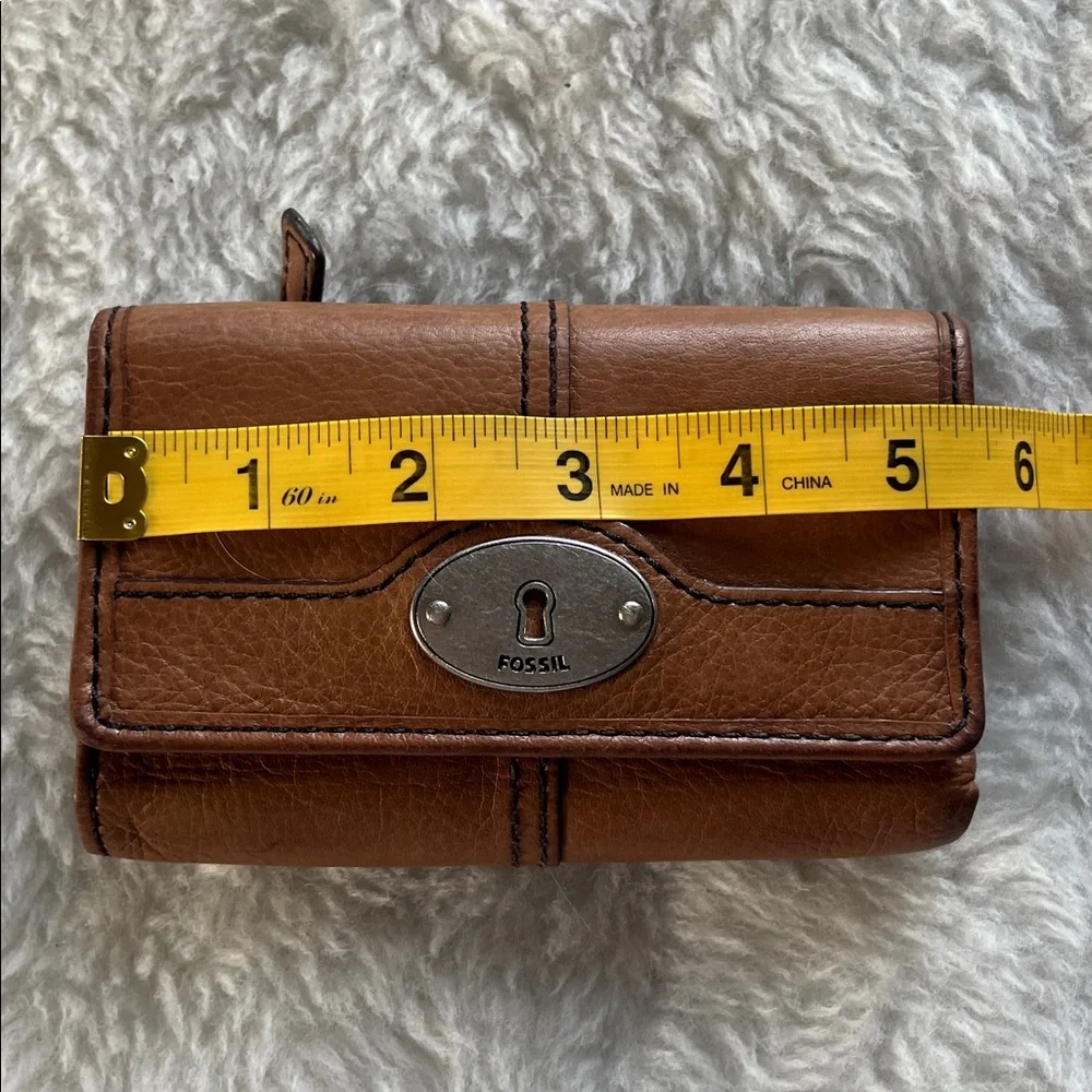 Fossil Maddox keyhole Tan Leather trifold Wallet - Picture 9 of 10